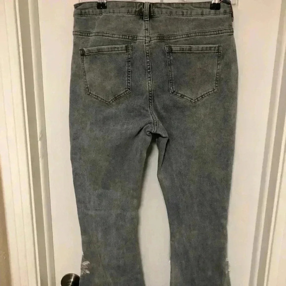 Venus jeans🤍🌸 - Picture 11 of 13